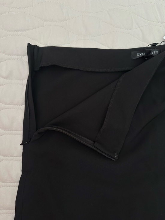 NWT Black Ruched Side Mini Skirt Side Zip Dynamite Size Large Office Academia - Picture 2 of 8